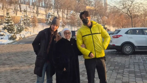 Димаша Кудайбергена заметили в Алматы в окружении родственников