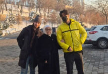 Димаша Кудайбергена заметили в Алматы в окружении родственников