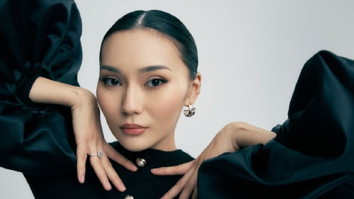 "Кто скажет, что у нее трое детей?!": старшая дочь Баян Алагузовой покрасовалась в мини