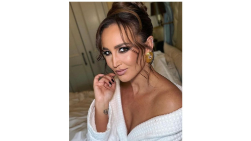 "Обворожительная": отметившая 40-летие Бузова сфотографировалась в халате в гостиничном номере