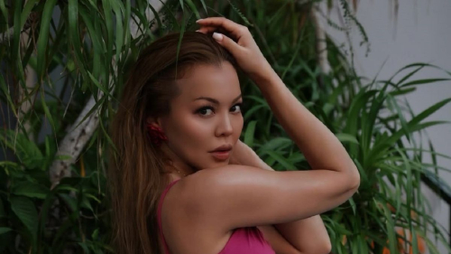 "Ойбай, это огонь!": Жаркынай Ханайым взбудоражила Сеть фото в купальнике