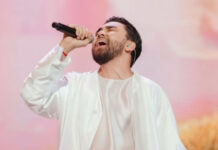 Певец Amre получил в подарок новый автомобиль от Кенеса Ракишева (фото)