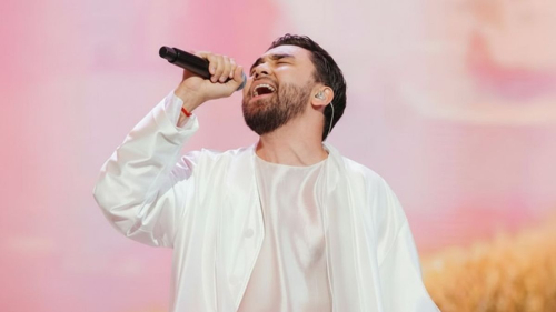 Певец Amre получил в подарок новый автомобиль от Кенеса Ракишева (фото)