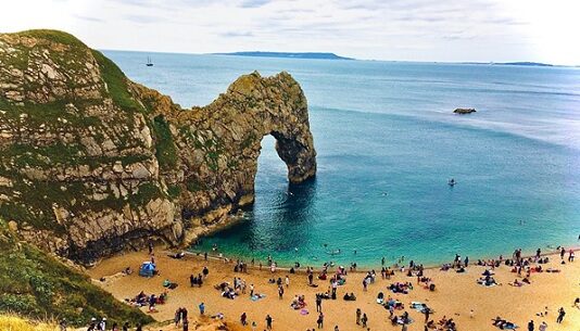 В Британии закрыли проход к известной достопримечательности