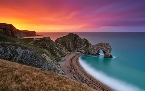 В Британии закрыли проход к известной достопримечательности