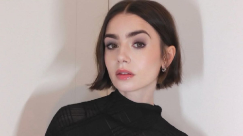 "Смело!": звезда сериала "Эмили в Париже" покрасовалась в полупрозрачном платье