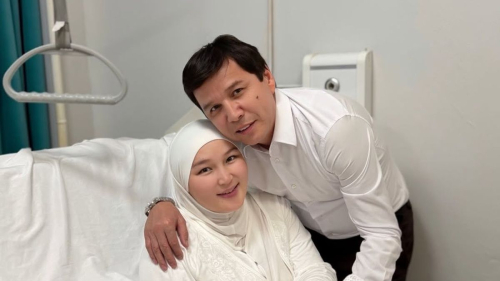 Абай Бегей стал отцом в восьмой раз: певец показал первые фото из роддома