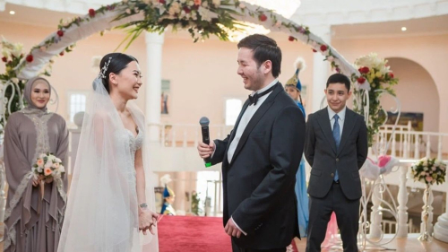 Айсауле Бакытбек в годовщину брака показала фото со свадьбы