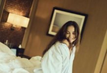 «Девушка мечты»: Асель Сагатова поделилась чувственной фотосессией