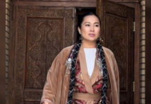 Динара Кырыкбаева восхитила появлением в наряде, сшитом в национальном стиле