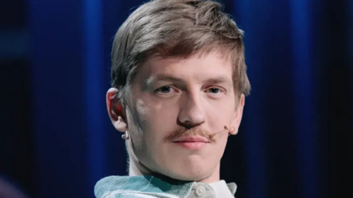 "Дружит с Сабуровым": концерты комика Алексея Щербакова исчезли с афиш в России 1 "Дружит с Сабуровым": концерты комика Алексея Щербакова исчезли с афиш в России