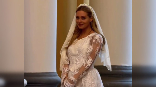 Экс-супруга Харламова появилась в свадебном платье и заинтриговала поклонников