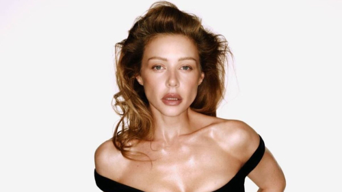 "Как же жарко": Тина Кароль примерила чувственные образы