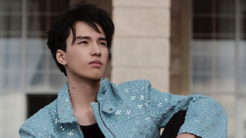 "Модельная внешность": фото младшего брата Димаша Кудайбергена впечатлили Сеть