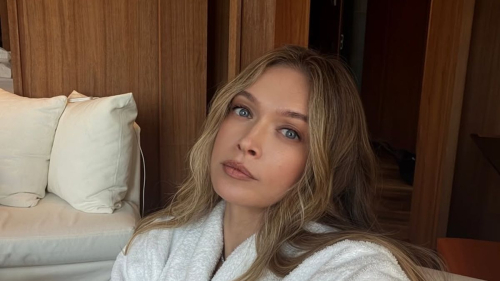 "Париж ей к лицу": Вера Брежнева показала атмосферные фото из Франции 1 "Париж ей к лицу": Вера Брежнева показала атмосферные фото из Франции