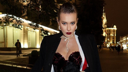 "Подкиньте семечек": Ксению Собчак раскритиковали за фото "на кортах" 1 "Подкиньте семечек": Ксению Собчак раскритиковали за фото "на кортах"