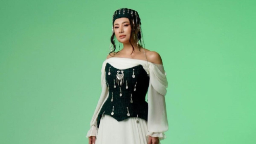 "Прикройте плечи": образ Мадины Садвакасовой к Наурызу вызвал неоднозначную реакцию в Сети