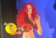 Рита Ора снялась для журнала в откровенном топе из праздничных колпаков