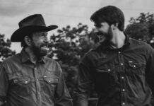 «Сложно подобрать нужные слова»: сын умершего Чака Норриса посвятил ему трогательный пост