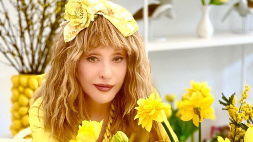 "Женщина-весна": 76-летняя Пугачева в стильном брючном костюме обратилась к поклонникам