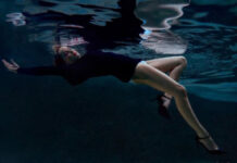 68-летняя Шэрон Стоун обнажила грудь ради съемок в журнале