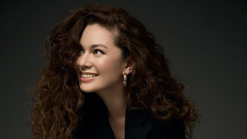 Альмира Турсын показала фото, снятые во время прогулки с маленькой дочерью