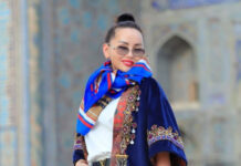 Баян Алагузова прогулялась по Самарканду в казахском чапане