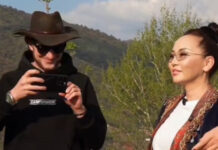 Баян Алагузова встретила в доме американского тревел-блогера и показала традиции нашего народа