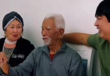 Беркут показал теплое видео с родителями и младшей дочерью