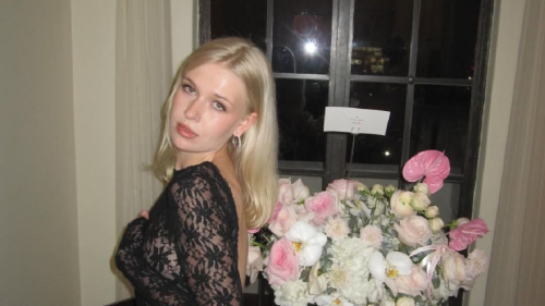 Дочь Веры Брежневой отметила 25-летие в прозрачном платье в кругу друзей в США