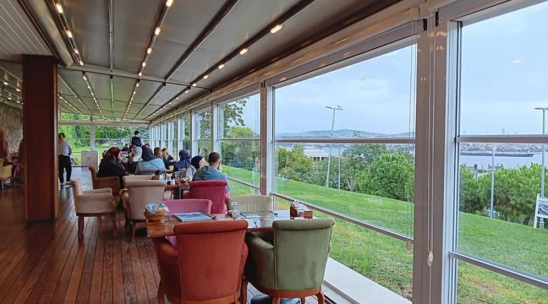 Кафе с видом на море
