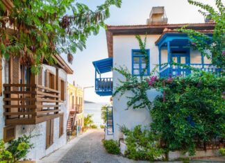 Город с пляжем неподалеку, которые стоят вашего внимания! Турецкий курорт Каш