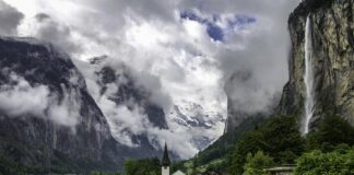 Долина в Швейцарии привлекла внимание любителей «Властелина колец»! Долина в Швейцарии привлекла внимание любителей «Властелина колец»!