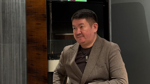 Известный продюсер Жан Муканов стал отцом в восьмой раз