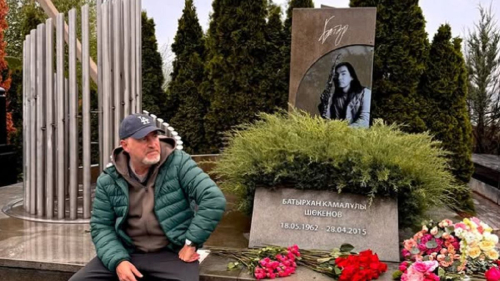 "Как же тебя не хватает": Агутин посетил могилу Батырхана Шукенова