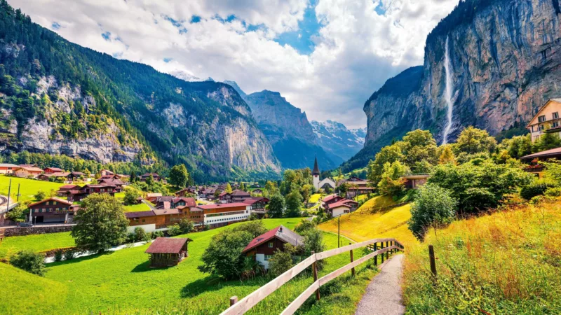 Долина в Швейцарии привлекла внимание любителей «Властелина колец»! 2 Долина в Швейцарии привлекла внимание любителей «Властелина колец»!