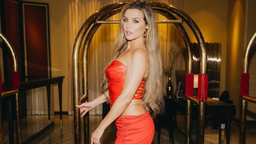 "Он мне звонит": певица Анна Седокова ответила на слухи о романе с разведенным Джиганом