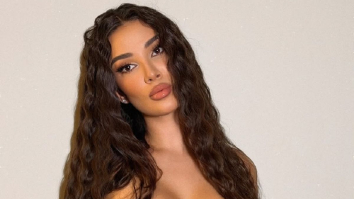 "Роскошь": Мадлен в корсете с глубоким декольте очаровала поклонников