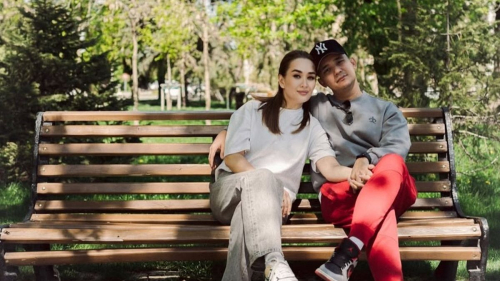 «Семья — самое большое счастье»: фото сына, келин и внука Розы Рымбаевой растрогали Сеть