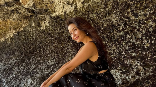 "Тропикана-женщина": Асель Садвакасова появилась в чувственном образе