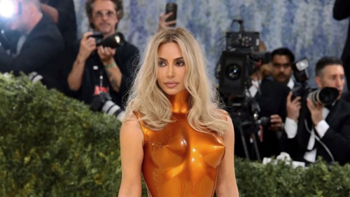 "Произведение искусства": Ким Кардашьян появилась на Met Gala в скульптурном боди
