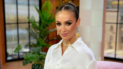 "О выписке пока нет речи": перенесшая операцию Бузова показала фото из больницы