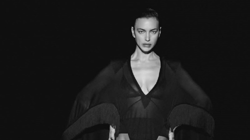 "Женщина-мечта": Ирина Шейк поделилась фото в пикантном образе