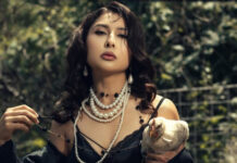 Айнур Ильясова устроила необычную фотосессию в курятнике