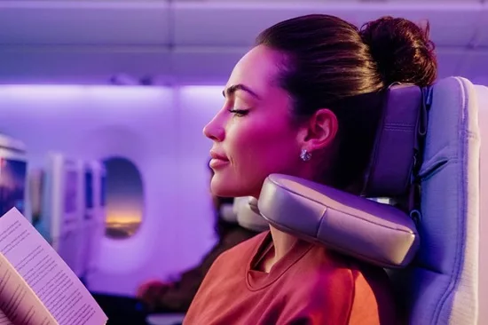 Emirates обновляет экономкласс: пассажиры смогут спать без дорожных подушек