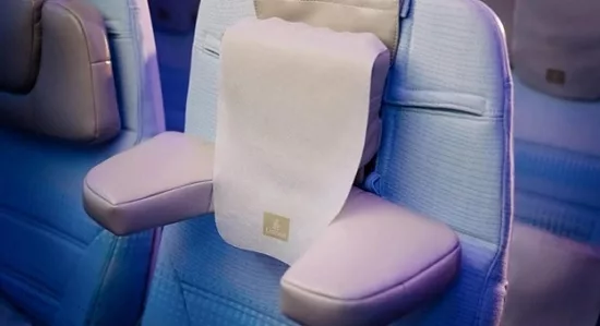 Emirates обновляет экономкласс: пассажиры смогут спать без дорожных подушек