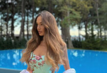 «Вы что творите?!»: Алена Водонаева попозировала в чувственном образе