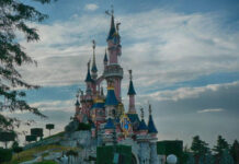 Бывший глава Disney Боб Чапек выпустит мемуары о тридцати годах работы в компании и громком увольнении