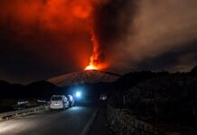 Извержение Этны нарушило авиасообщение на Сицилии и Мальте