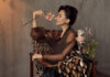«Встречайте молодую ене»: Динара Сатжан в роскошном платье впечатлила Сеть